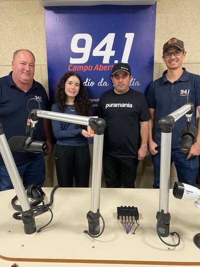 Júlia Bittencourt recebe iPhone 17 Pro da promoção da Campo FM